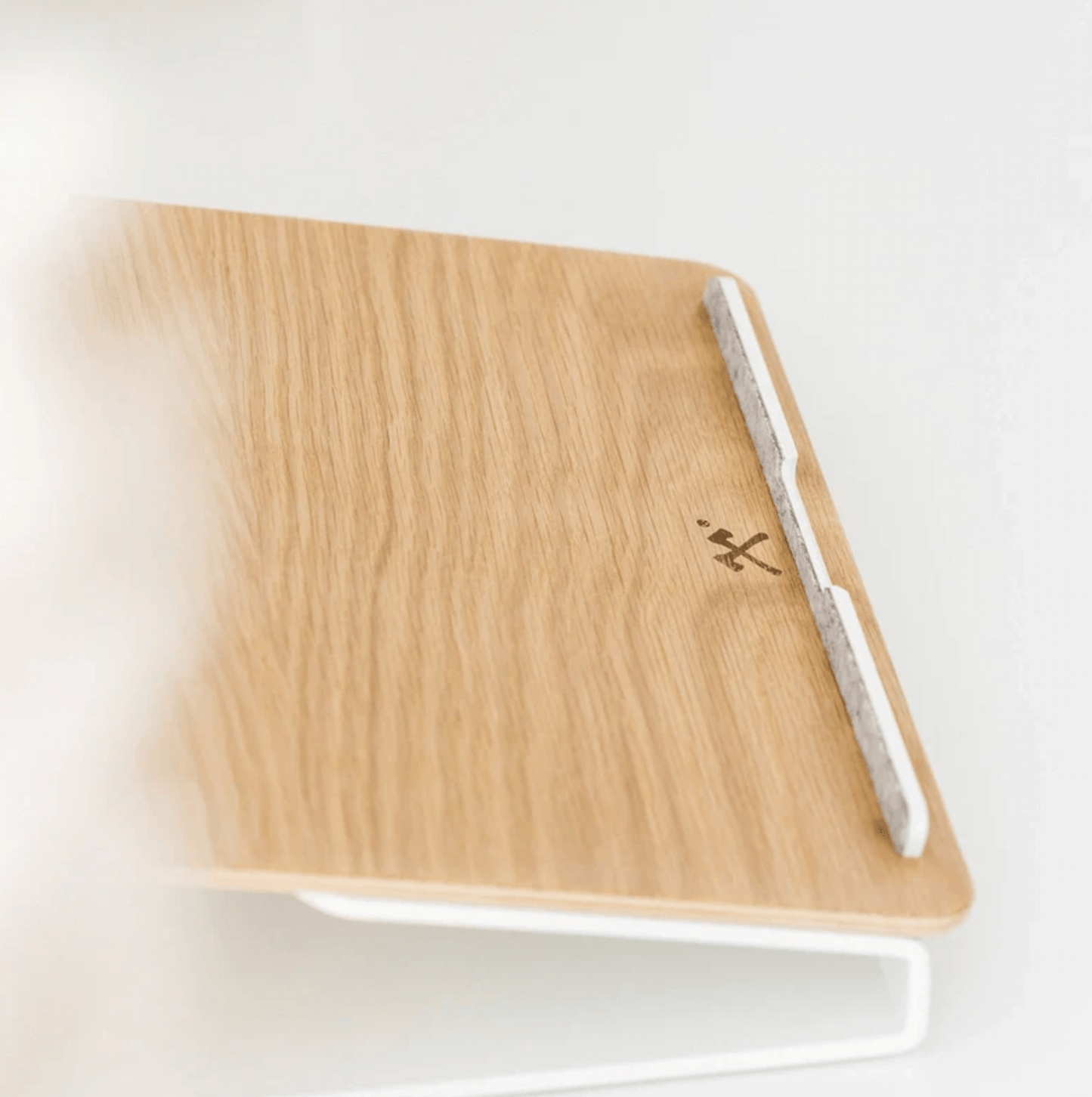 Kansoki wooden laptop stand with ergonomic white metal base and felt grip, premium desk accessory for laptops.