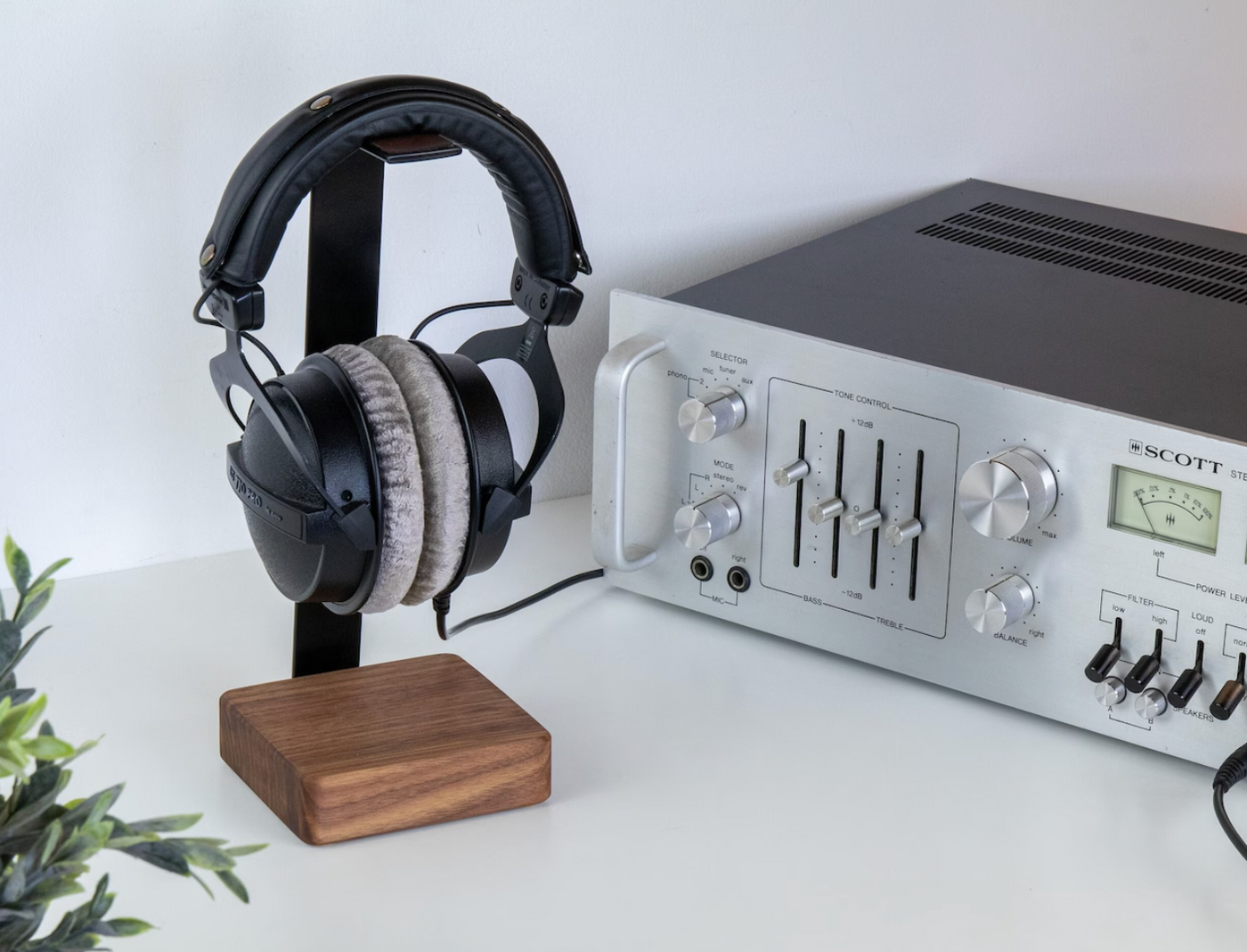 Headphone stand