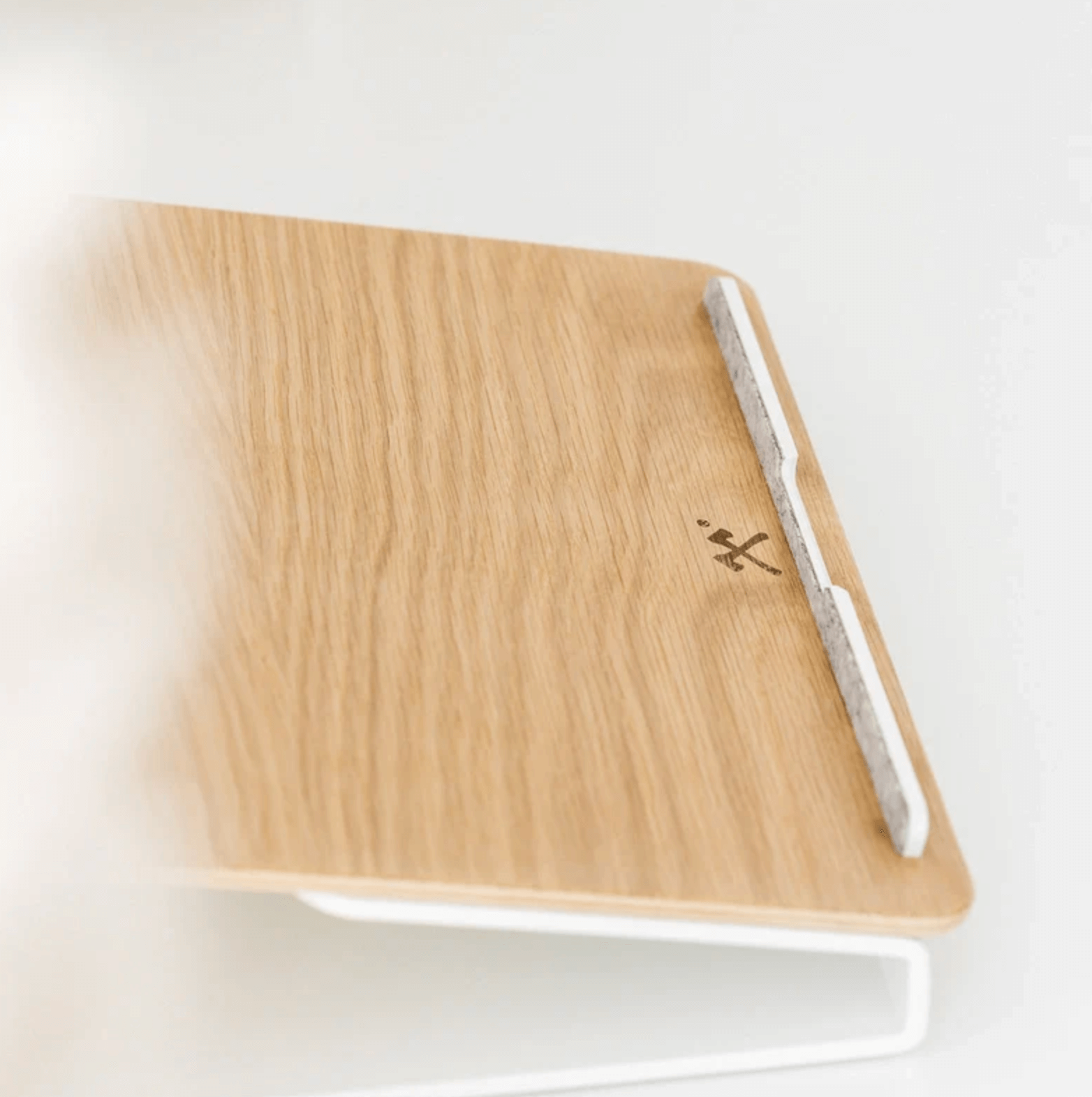 Kansoki wooden laptop stand with ergonomic white metal base and felt grip, premium desk accessory for laptops.