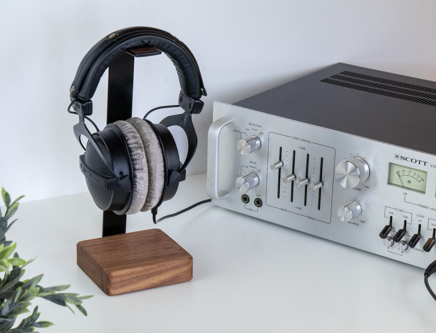 Headphone stand