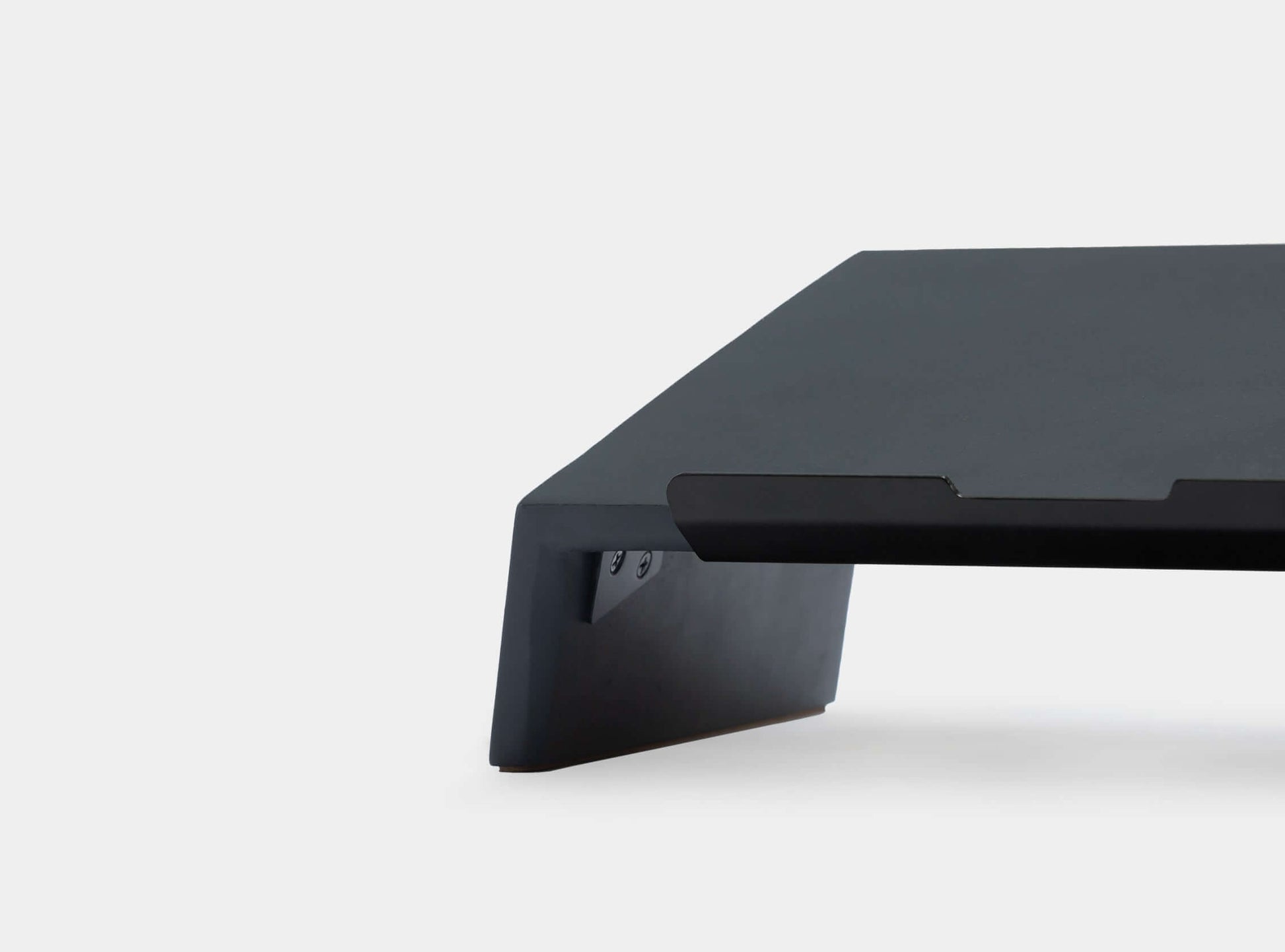Graphite Blue | Wooden laptop stand – close‑up of matte finish and front lip detail